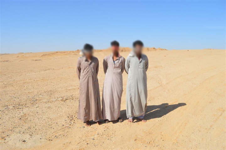 ضبط 3 أفراد مشتبه بهم وتدمير 9 أوكار وعربة دفع رباعي بوسط سيناء 