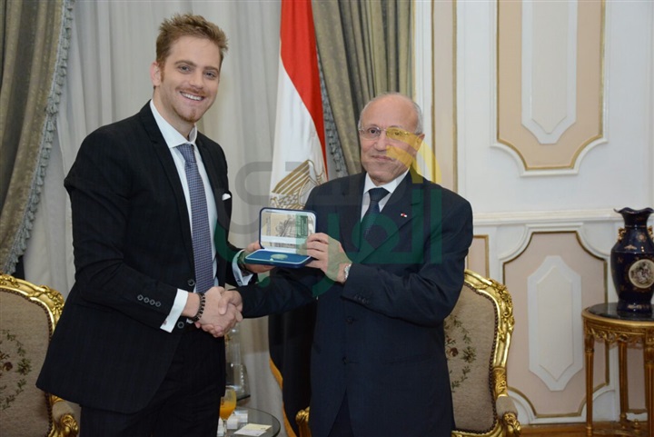 "العصار" يلتقي بوزير الأعمال الروماني لبحث سبل التعاون المشترك