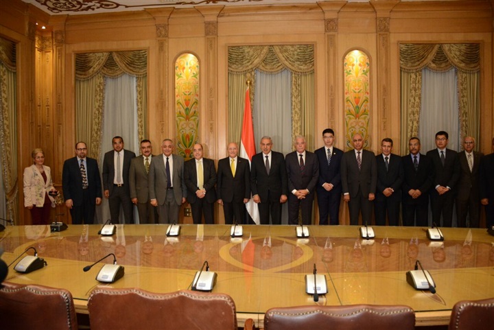 "العصار" و" قابيل" يشهدان توقيع مذكرة تفاهم لتطوير المنطقة الصناعية بـ"أبو زنيمة"