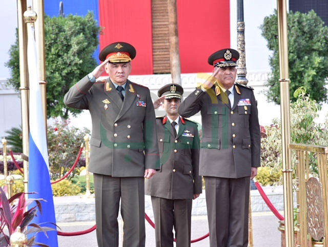وزير الدفاع والانتاج الحربي يستقبل وزير الدفاع الروسي 