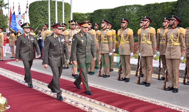 وزير الدفاع والانتاج الحربي يستقبل وزير الدفاع الروسي 