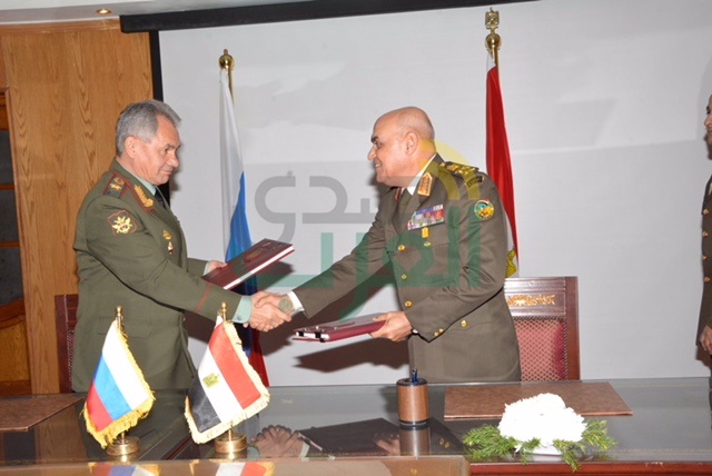وزير الدفاع والانتاج الحربي يستقبل وزير الدفاع الروسي 