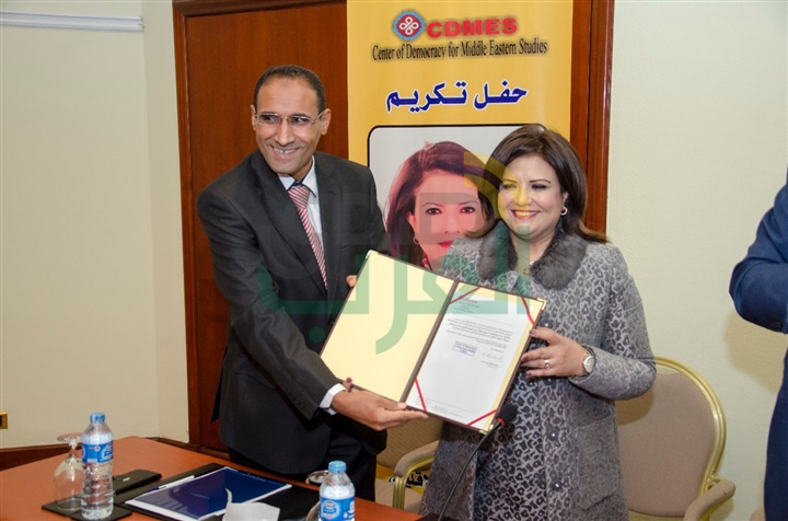 بالصور.. مركز دراسات بنورث كارولينا يكرم الكويتية "سعاد السويدان" بالصور.. مركز دراسات بنورث كارولينا يكرم الكويتية "سعاد السويدان"