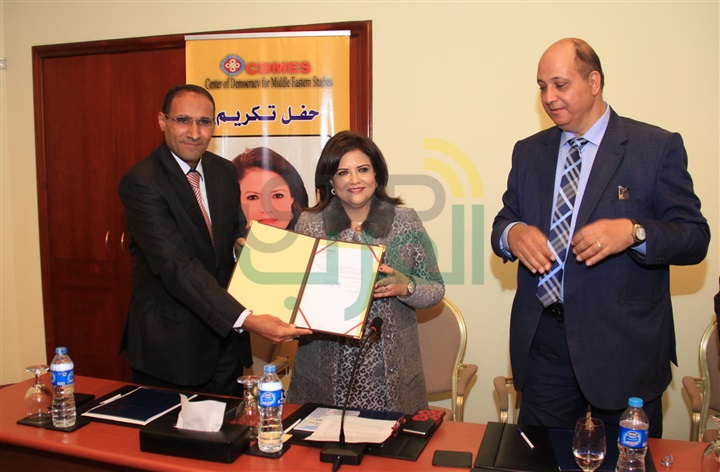 بالصور.. مركز دراسات بنورث كارولينا يكرم الكويتية "سعاد السويدان" بالصور.. مركز دراسات بنورث كارولينا يكرم الكويتية "سعاد السويدان"