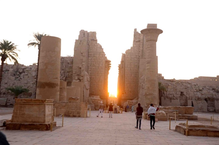 بالصور.. الظاهرة الفلكية المثيرة تعامد الشمس على معبد الكرك