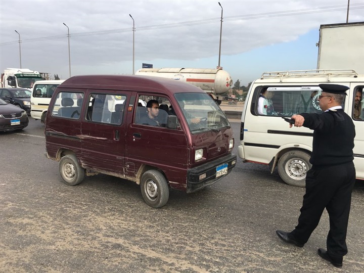 بالصور.. حملة مكبرة تستهدف الخارجين عن قوانين المرور على الطرق السريعة  