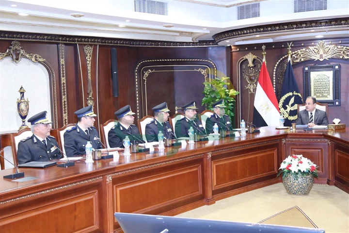 بالصور.. وزير الداخلية يشدد على تكثيف التواجد الأمنى خلال احتفالات المسيحيين بـ«عيد الميلاد»