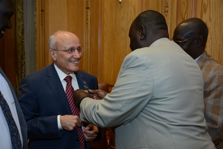 "العصار" يبحث مع وفد من جنوب السودان سبل تعزيز التعاون المشترك 