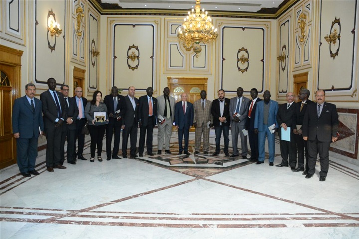 "العصار" يبحث مع وفد من جنوب السودان سبل تعزيز التعاون المشترك 