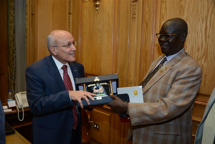 "العصار" يبحث مع وفد من جنوب السودان سبل تعزيز التعاون المشترك 