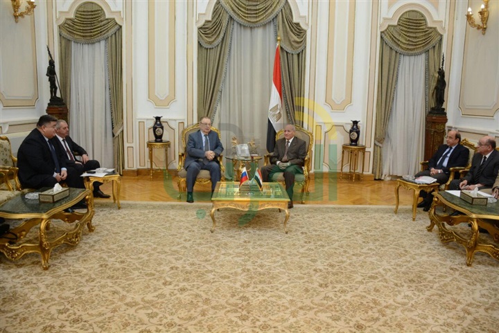 "العصار" يبحث مع السفير الروسي سبل تعزيز التعاون بين شركات الإنتاج الحربي والشركات الروسية