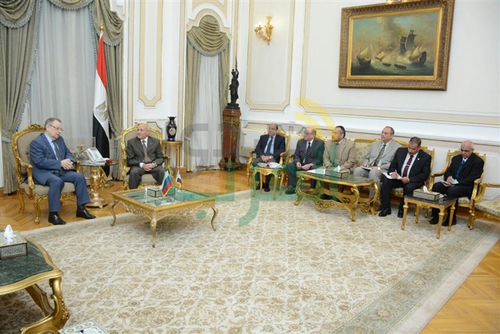 "العصار" يبحث مع السفير الروسي سبل تعزيز التعاون بين شركات الإنتاج الحربي والشركات الروسية