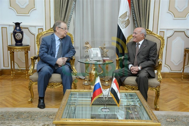 "العصار" يبحث مع السفير الروسي سبل تعزيز التعاون بين شركات الإنتاج الحربي والشركات الروسية