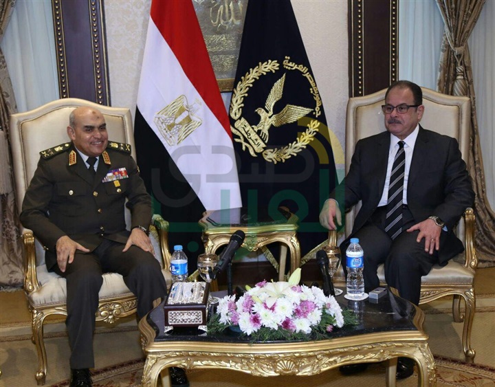 القائد العام للقوات المسلحة ورئيس الأركان يقدمان التهنئة لوزير الداخلية بمناسبة عيد الشرطة