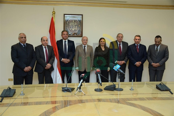 وزراء "الإنتاج الحربي والشباب والاستثمار" يتفقدوا مصنع النجيل الصناعي 