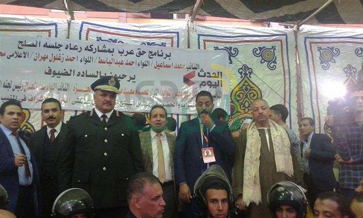 بالصور..  كفنان ينهيان خصومة ثأرية بالجيزة فى حراسة أمنية مشددة