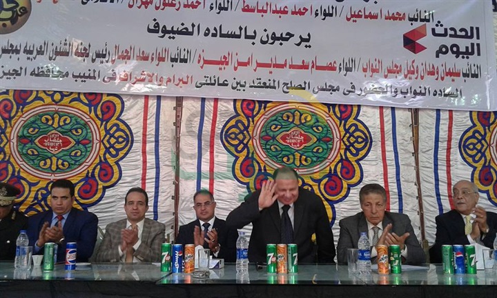 بالصور..  كفنان ينهيان خصومة ثأرية بالجيزة فى حراسة أمنية مشددة