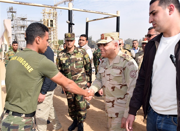 الفريق أول صدقي صبحي يشهد عدد من الأنشطه التدريبيه لوحدات المظلات     