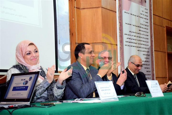 رئيس جامعة دمنهور يطلق مبادرة كن إيجابيًا رئيس جامعة دمنهور يطلق مبادرة كن إيجابيًا