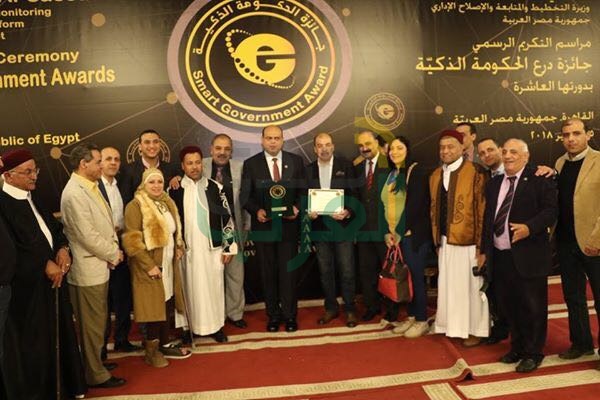 محافظ مطروح يتوج بجائزة التميز العربى فى الإدارة الحكومية والتنمية للمرة الثالثة