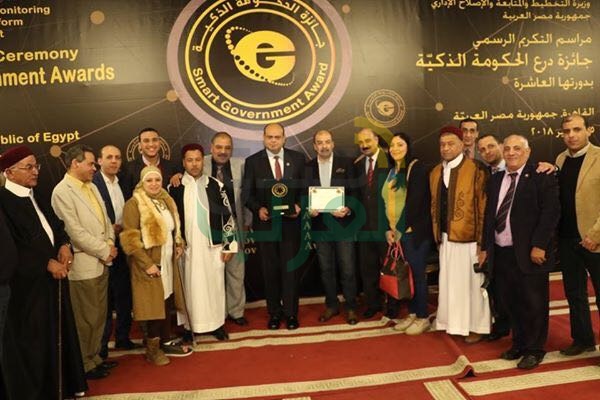 محافظ مطروح يتوج بجائزة التميز العربى فى الإدارة الحكومية والتنمية للمرة الثالثة