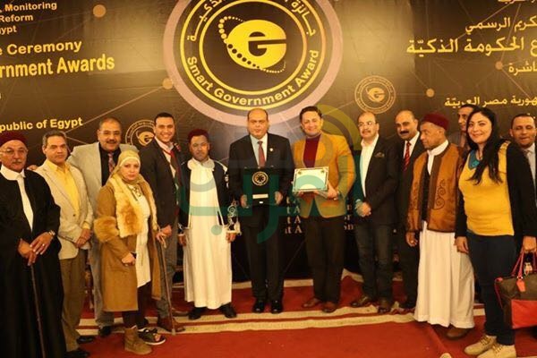 محافظ مطروح يتوج بجائزة التميز العربى فى الإدارة الحكومية والتنمية للمرة الثالثة