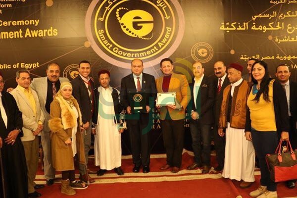 محافظ مطروح يتوج بجائزة التميز العربى فى الإدارة الحكومية والتنمية للمرة الثالثة