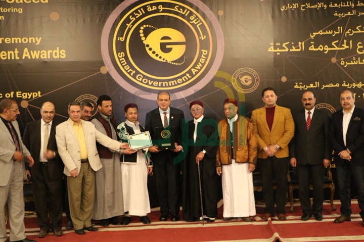 محافظ مطروح يتوج بجائزة التميز العربى فى الإدارة الحكومية والتنمية للمرة الثالثة