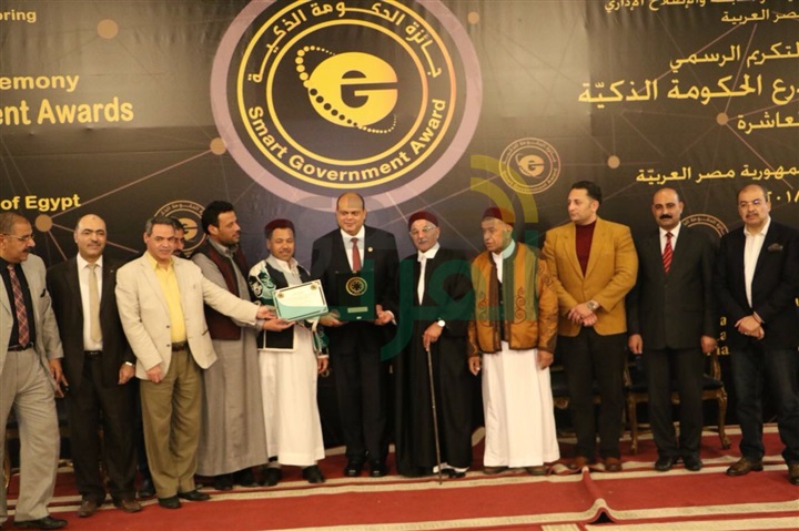 محافظ مطروح يتوج بجائزة التميز العربى فى الإدارة الحكومية والتنمية للمرة الثالثة