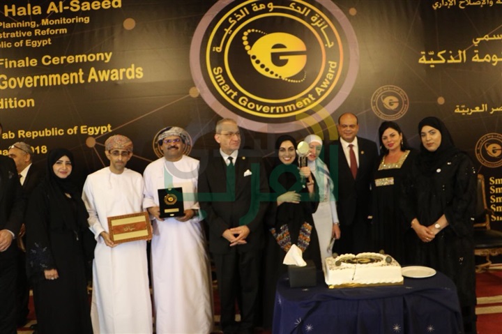 محافظ مطروح يتوج بجائزة التميز العربى فى الإدارة الحكومية والتنمية للمرة الثالثة
