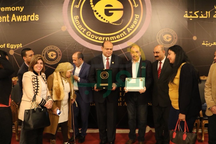محافظ مطروح يتوج بجائزة التميز العربى فى الإدارة الحكومية والتنمية للمرة الثالثة