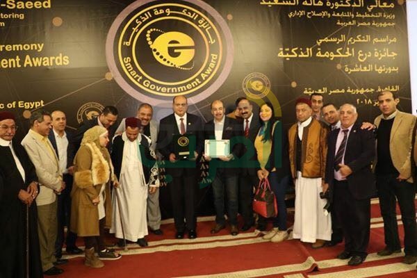محافظ مطروح يتوج بجائزة التميز العربى فى الإدارة الحكومية والتنمية للمرة الثالثة