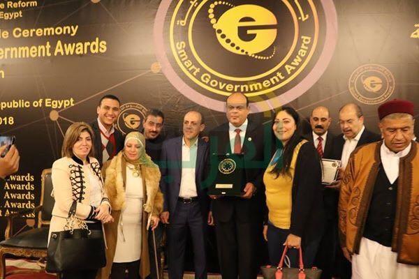 محافظ مطروح يتوج بجائزة التميز العربى فى الإدارة الحكومية والتنمية للمرة الثالثة