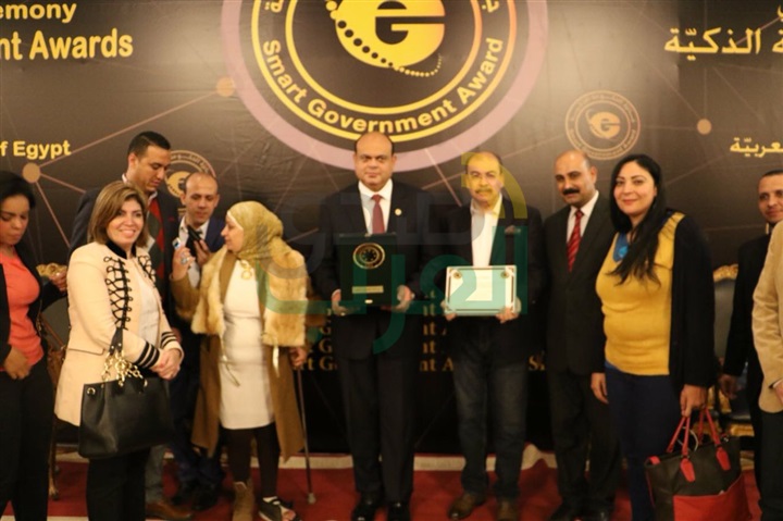 محافظ مطروح يتوج بجائزة التميز العربى فى الإدارة الحكومية والتنمية للمرة الثالثة