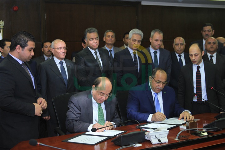 وزيرا الإنتاج الحربي والنقل يشهدان توقيع بروتوكول تعاون لإنشاء مينائى الصيد بشلاتين وأبو رماد