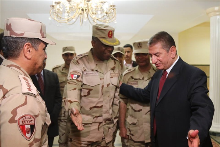 بالصور.. محافظ كفر الشيخ يستقل قيادات الدفاع الشعبي للمشاركة في المشروع التعبوي