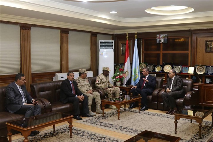 بالصور.. محافظ كفر الشيخ يستقل قيادات الدفاع الشعبي للمشاركة في المشروع التعبوي