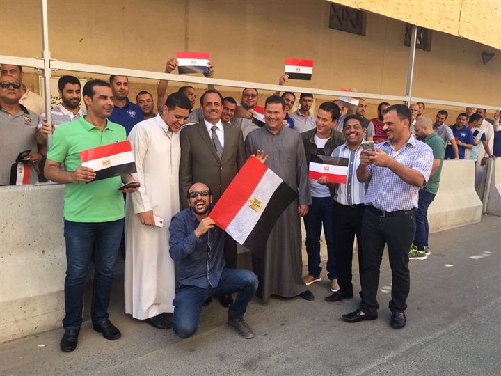 بالصور.. إقبال كبير علي المشاركة في الانتخابات الرئاسية أمام القنصلية المصرية بجدة