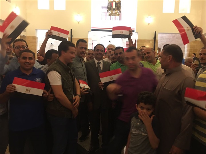 بالصور.. إقبال كبير علي المشاركة في الانتخابات الرئاسية أمام القنصلية المصرية بجدة