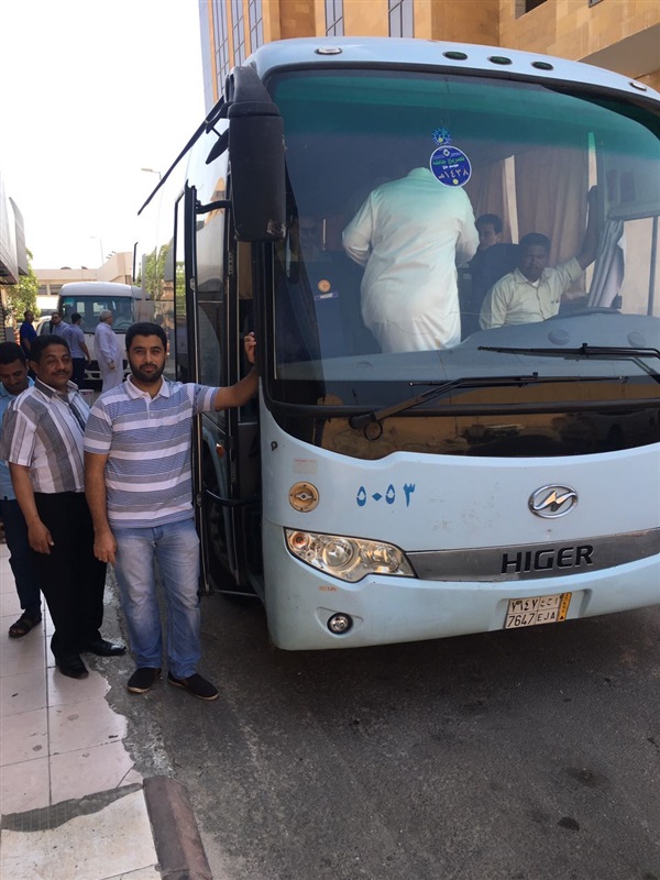 بالصور.. إقبال كبير علي المشاركة في الانتخابات الرئاسية أمام القنصلية المصرية بجدة