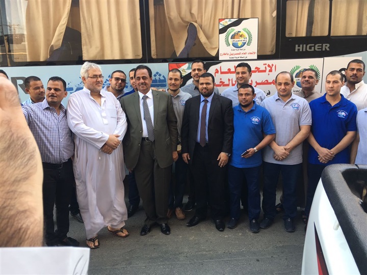 بالصور.. إقبال كبير علي المشاركة في الانتخابات الرئاسية أمام القنصلية المصرية بجدة