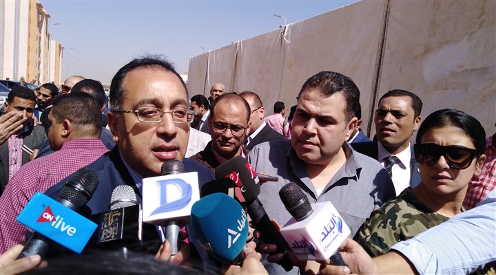 بالصور.. جولة لوزير الإسكان في حدائق أكتوبر بالجيزة
