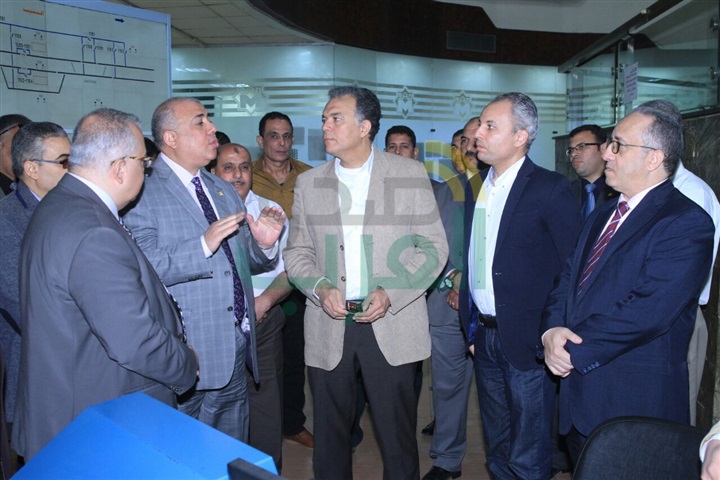 وزير النقل في جولة تفقدية لغرف التحكم المركزي بخطوط المترو الثلاثة