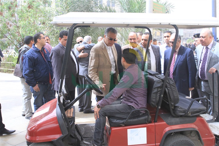 وزير النقل في جولة تفقدية لغرف التحكم المركزي بخطوط المترو الثلاثة