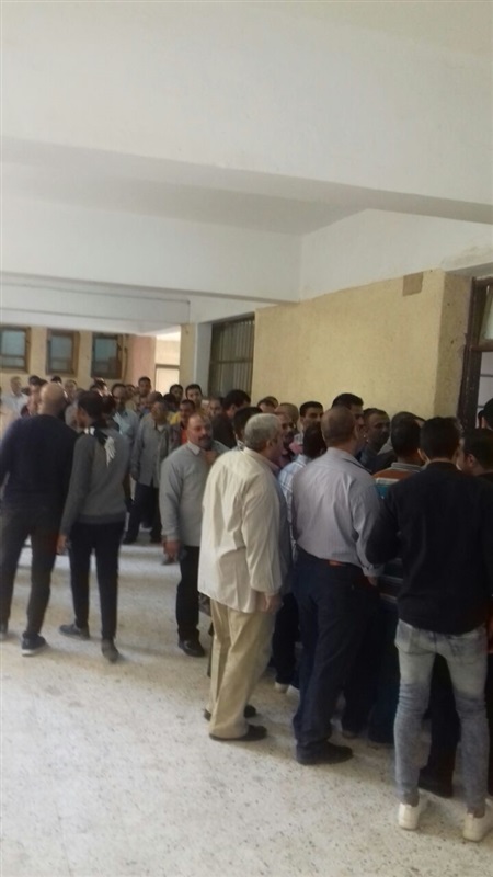 بالصور.. مواطنو كرداسة يحتشدون أمام اللجان للمشاركة فى الانتخابات