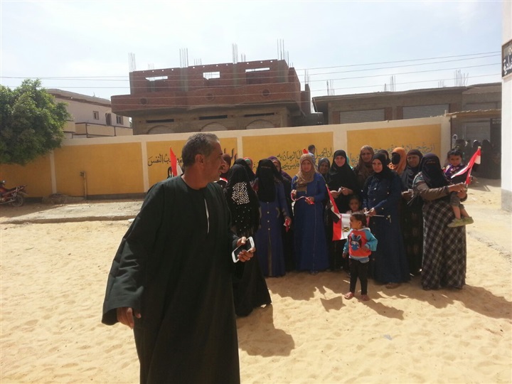 بالصور.. إقبال كبير على التصويت بمراكز محافظة المنيا