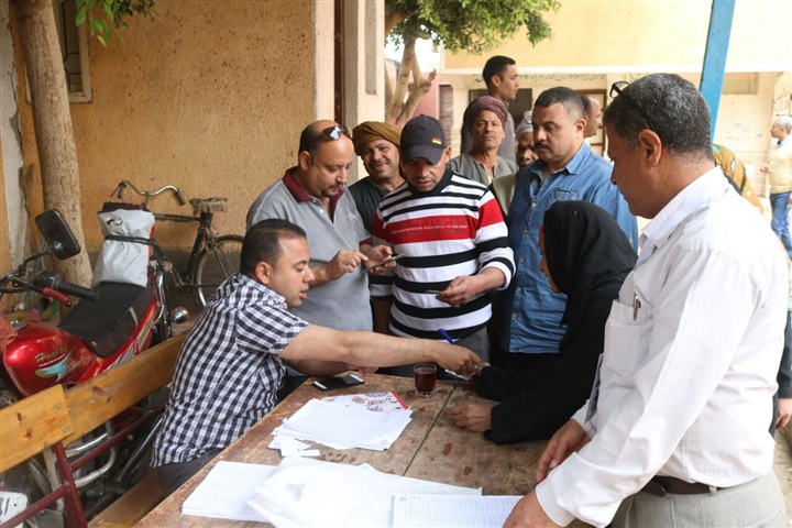 بالصور.. إقبال كبير على التصويت بمراكز محافظة المنيا
