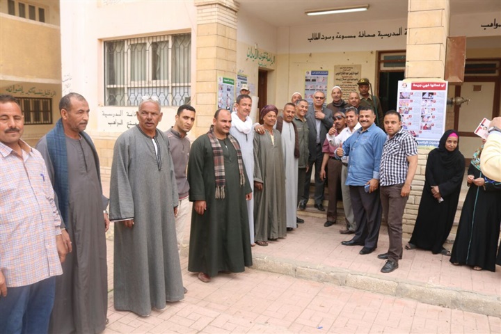 بالصور.. إقبال كبير على التصويت بمراكز محافظة المنيا