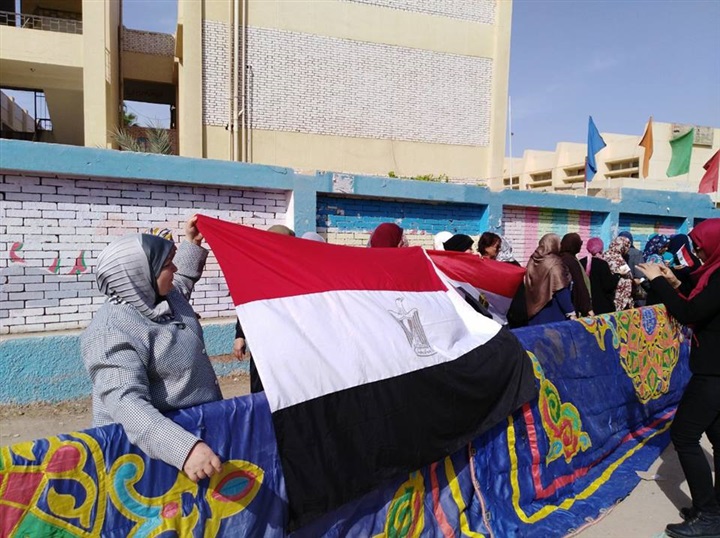 بالصور.. إقبال كثيف من المواطنين فى العاشر من رمضان للمشاركة فى الانتخابات الرئاسية 