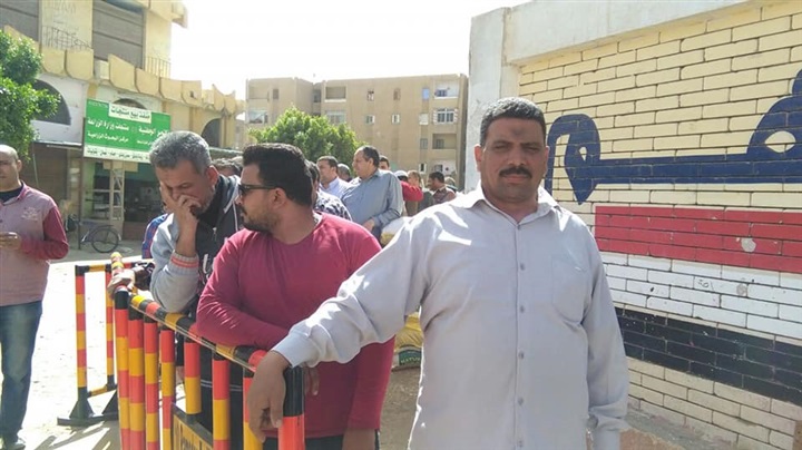 بالصور.. إقبال كثيف من المواطنين فى العاشر من رمضان للمشاركة فى الانتخابات الرئاسية 